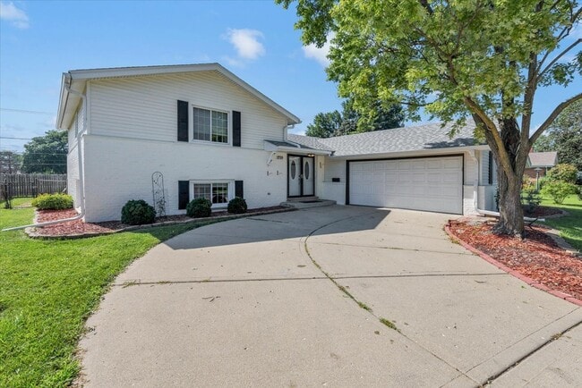 Building Photo - 1719 W Lexington Dr