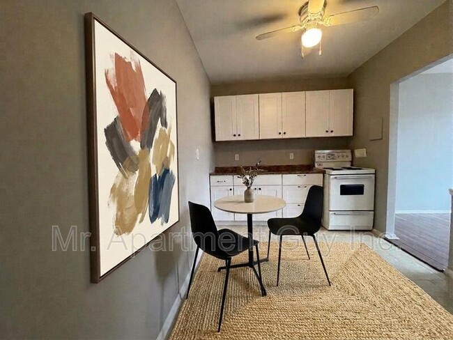 Photo - 50 Mohawk Rd W Unit 306