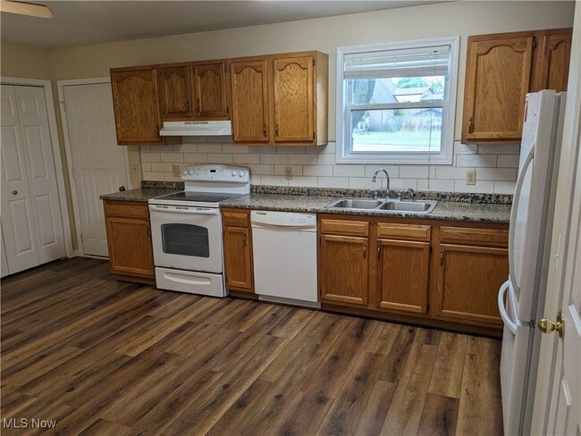 Photo - 726 Luke SW Dr