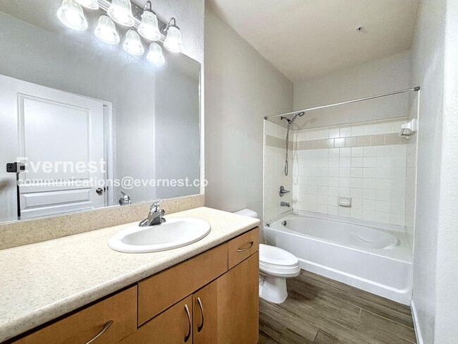 Photo - 8290 Gate Pkwy W Unit 117