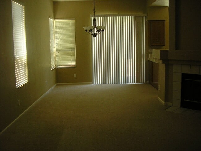 Building Photo - Rocklin Single Story Great Room 3 Bedroom ...