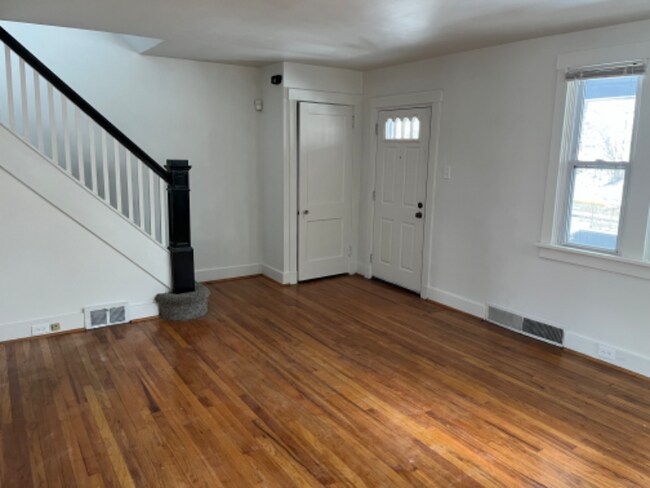 Photo - 552 Greendale Ave