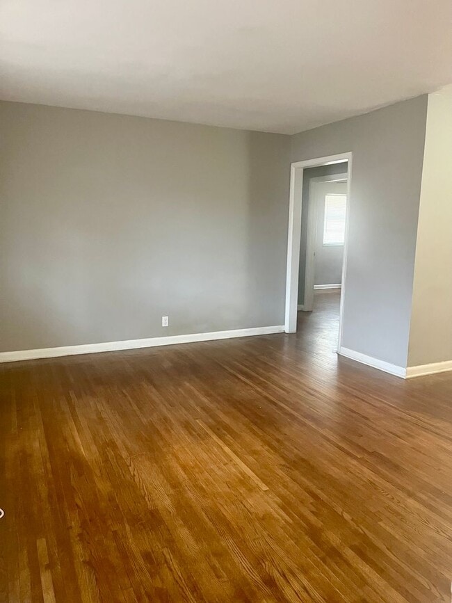 Building Photo - 105 42nd Pl Unit 4