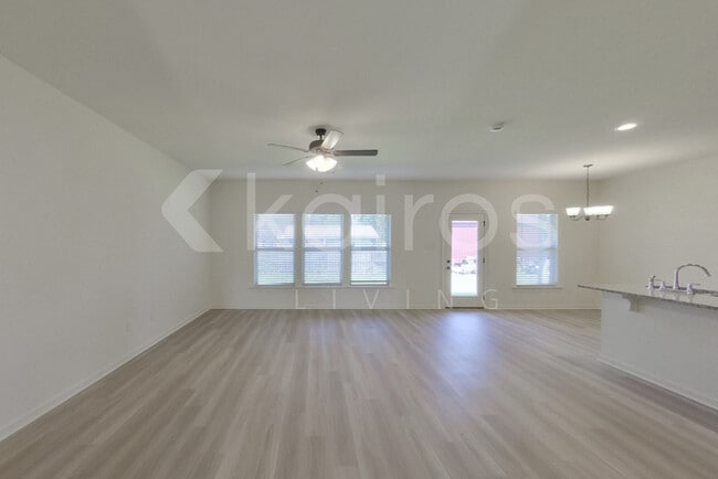 Photo - 129 Salvat Dr