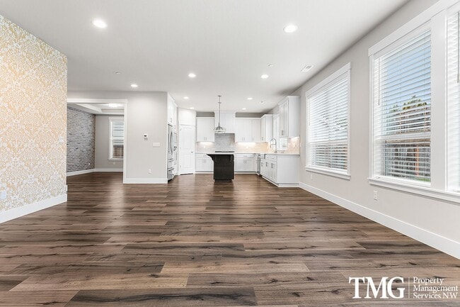 1607 NE 37th Ave