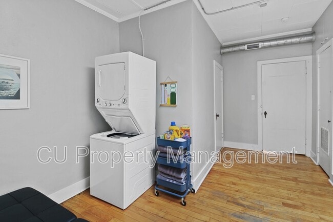 Photo - 415 N Neil St