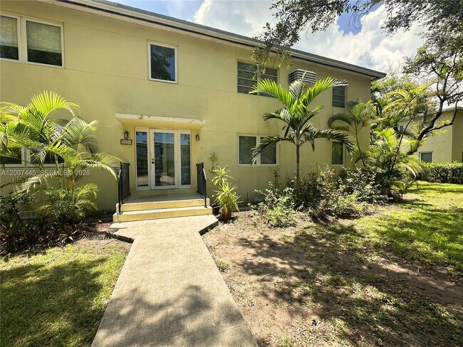 Building Photo - 7734 SW 55th Ave Unit B