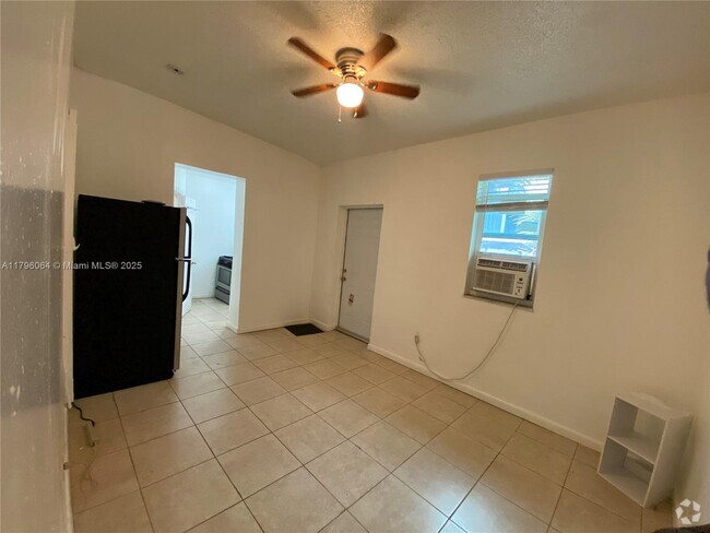 Building Photo - 85 NW 46th St Unit 2 Rental
