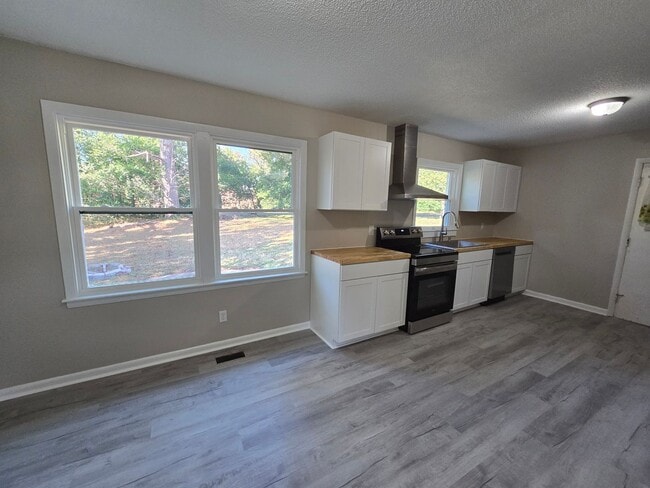 Photo - NEW LISTING!!!!!