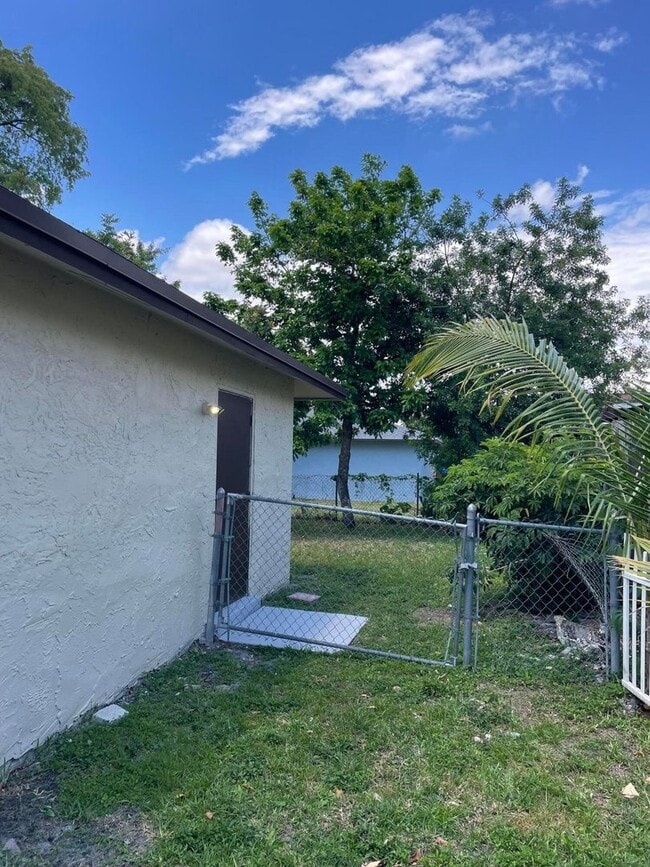 Photo - 8131 SW 6th St