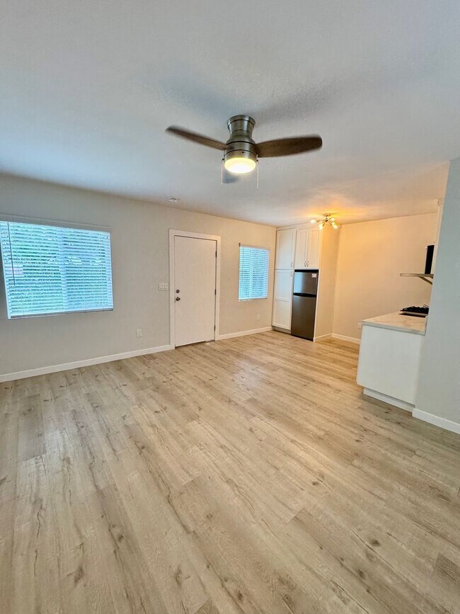 Photo - 613 S Prairie Avenue