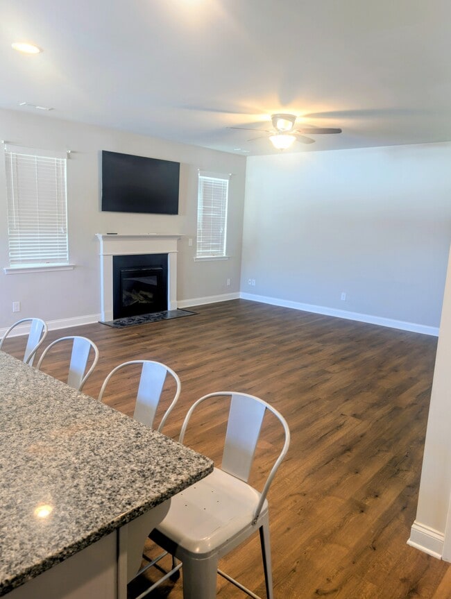 Photo - 3209 Grapevine Ct W