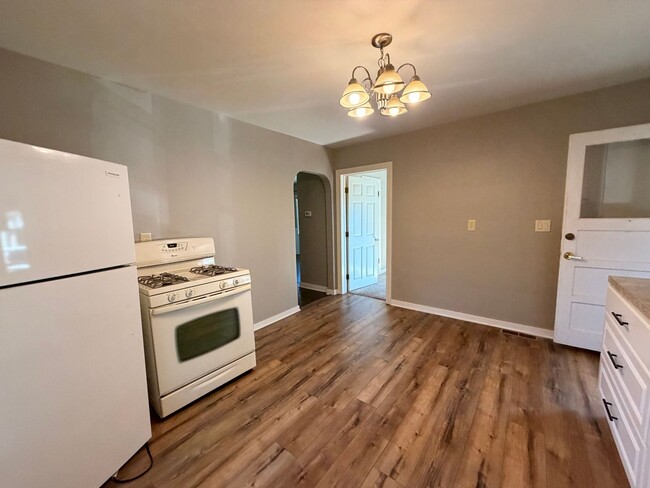 Photo - 446 Fontenelle St SE