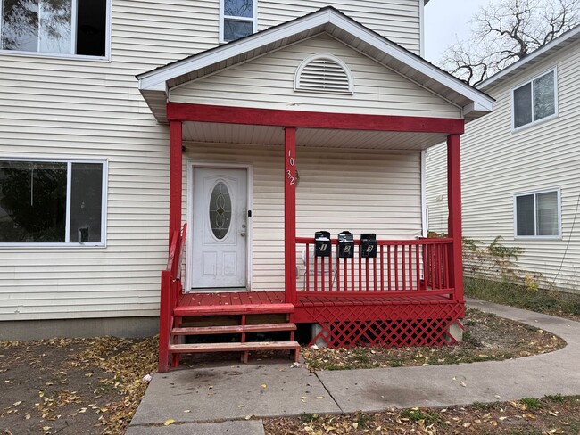 Building Photo - 1032 Knox Ave N Unit 2 Rental