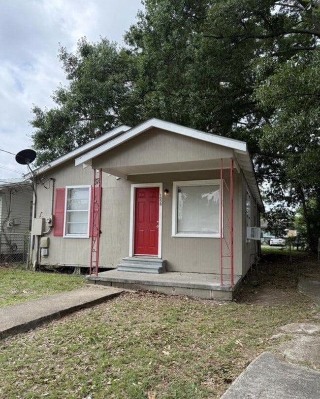 Photo - NA - "1039 St Charles St"