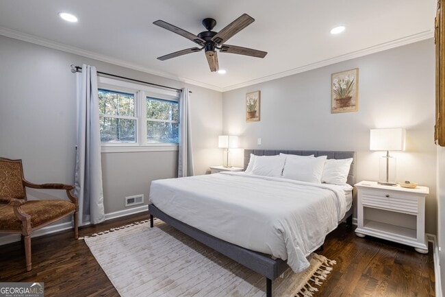 6 Oriole Dr