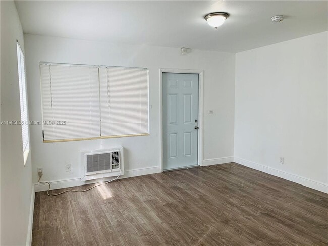 Photo - 738 NE 86th St Unidad 8