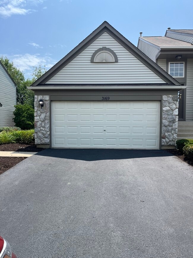 Building Photo - 3169 Bromley Ln
