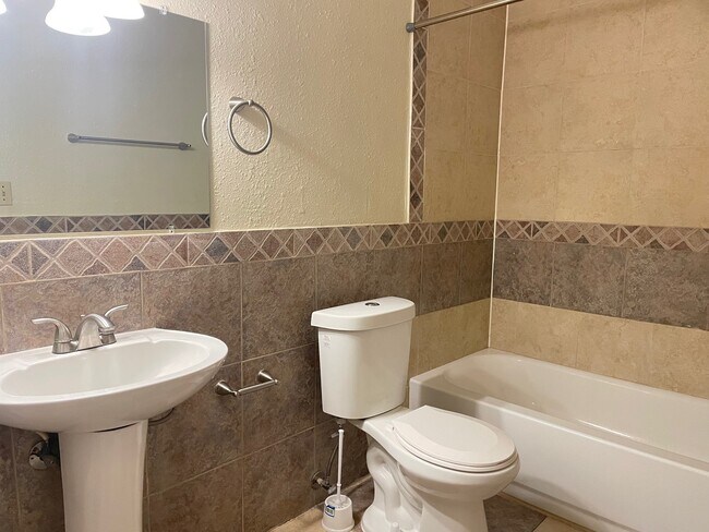Photo - 4310 Mt Vernon St Unit 6
