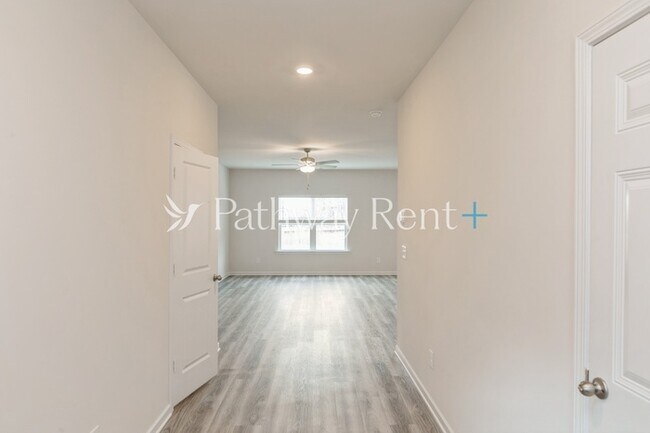 Photo - 612 Mackenzie Cv