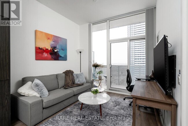 Photo - 28 Interchange Wy Unit 1916