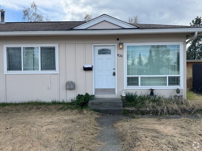 Building Photo - 820 Hollywood Dr Rental