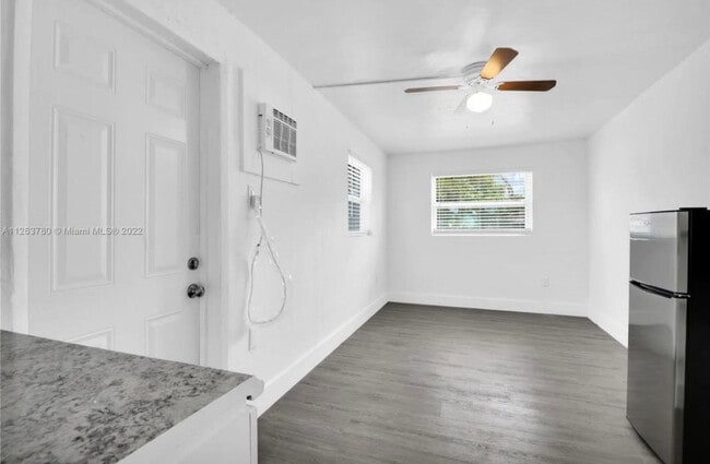 Photo - 323 NW 108th St Unidad 2