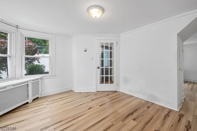 Photo - 65 Madison St