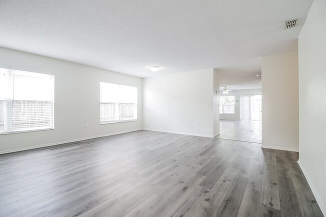 Photo - 3137 Holland Dr