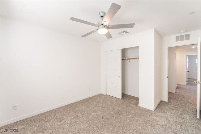 Photo - 943 Watford Pl