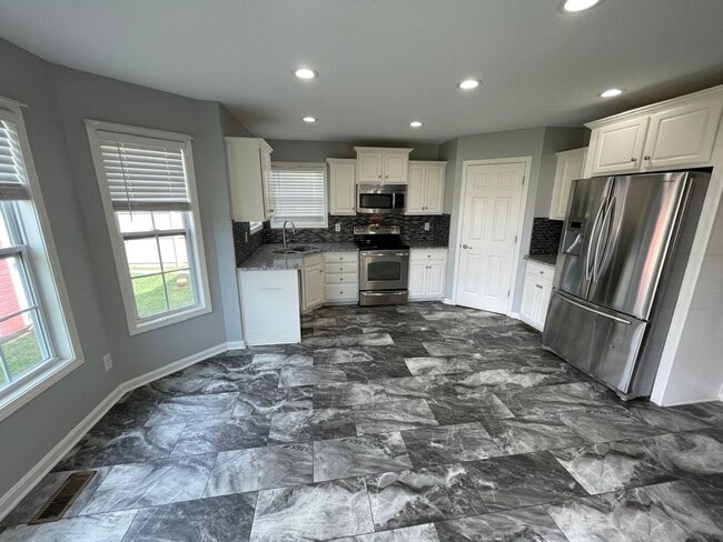 Photo - Awesome Home Great Location for Rent