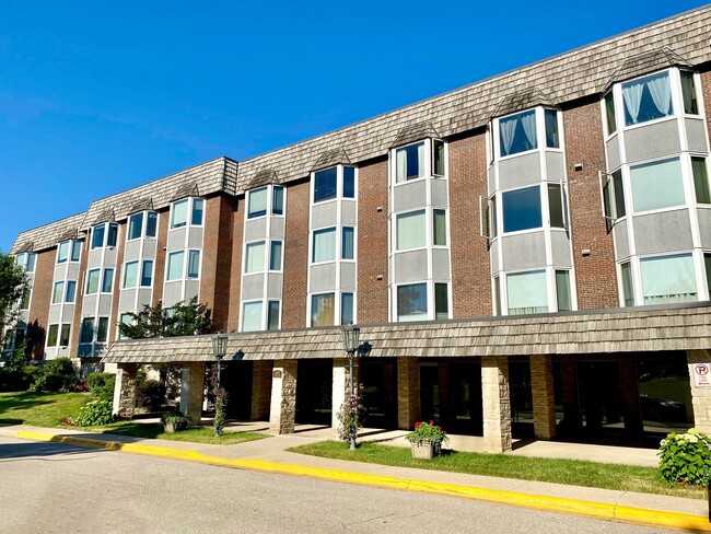 Photo - 400 Thames Pkwy Unidad 2G Rental