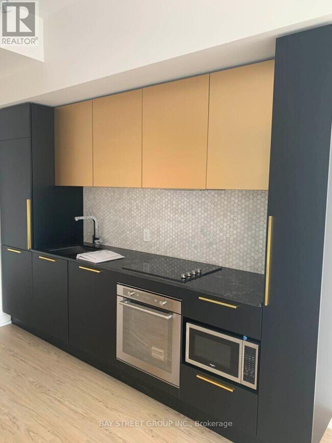 Photo - 85-3585 Wood St