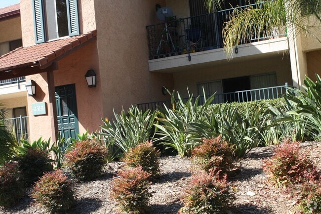 Building Photo - 1 Bed/1Bath Condo in Carlsbad!! ~Hosp Way ... Unit 156