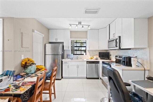 Photo - 6211 SW 138th Ct Unidad B