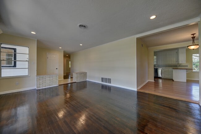 Photo - 415 Silliman St