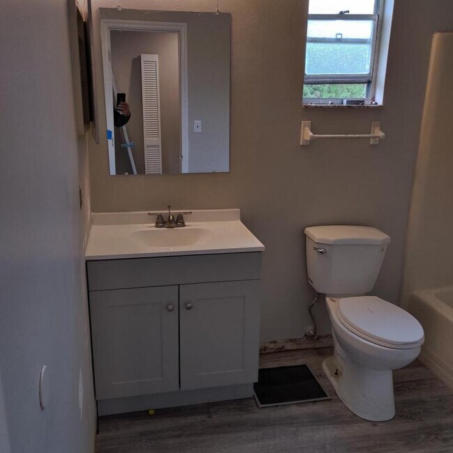 Photo - 722 W Columbia Ave