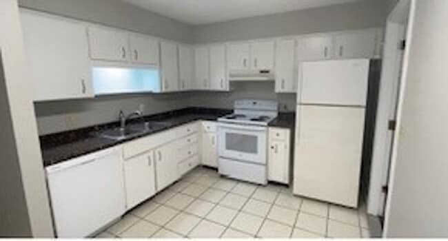 Photo - 3 Bedroom 2 Bath Duplex in Winter Park For RENT!