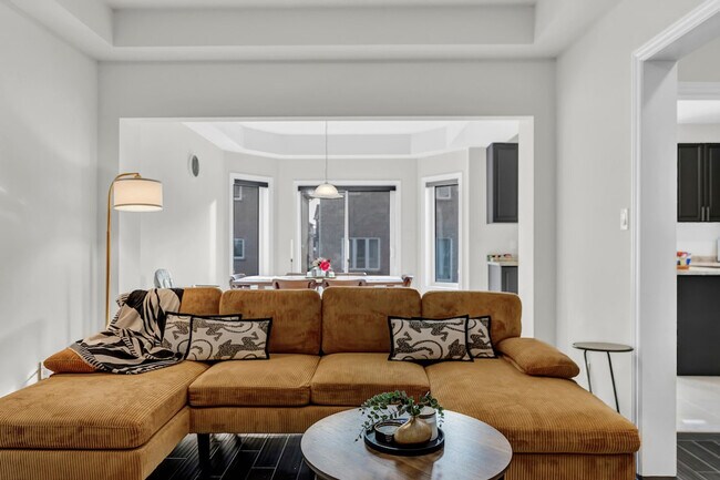Photo - 21 Huntsworth Ave Unit SI ID1504476P