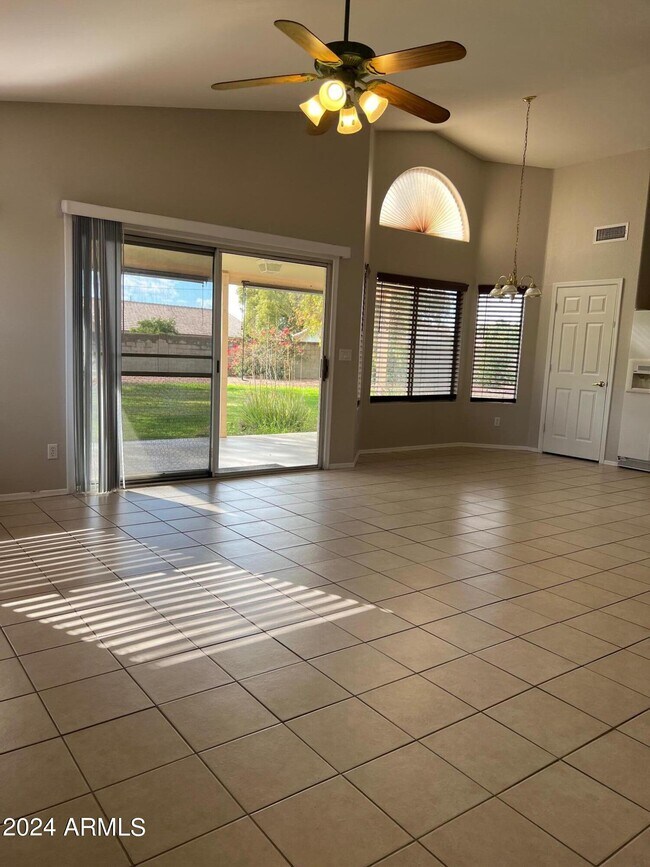 Photo - 820 N Swallow Ln