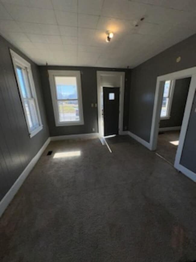 Photo - 658 E Louisiana St