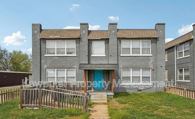 Building Photo - 2325 NW 12th St Unit A