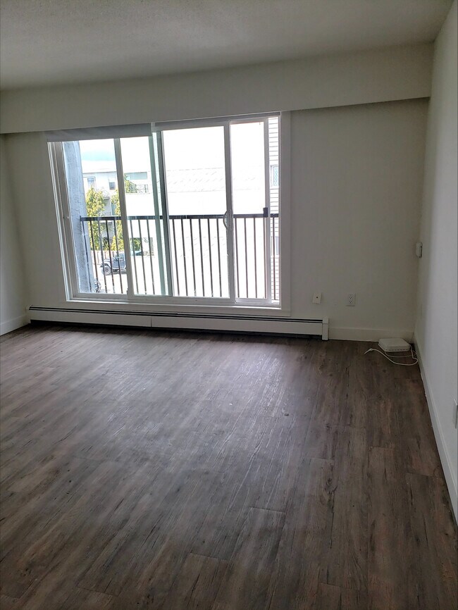 Photo - 2626 Cook St