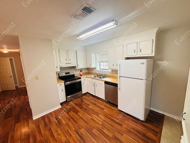 Photo - 1460 May Ave