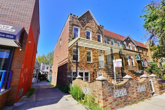 Building Photo - 2076 Coyle St Unit 1