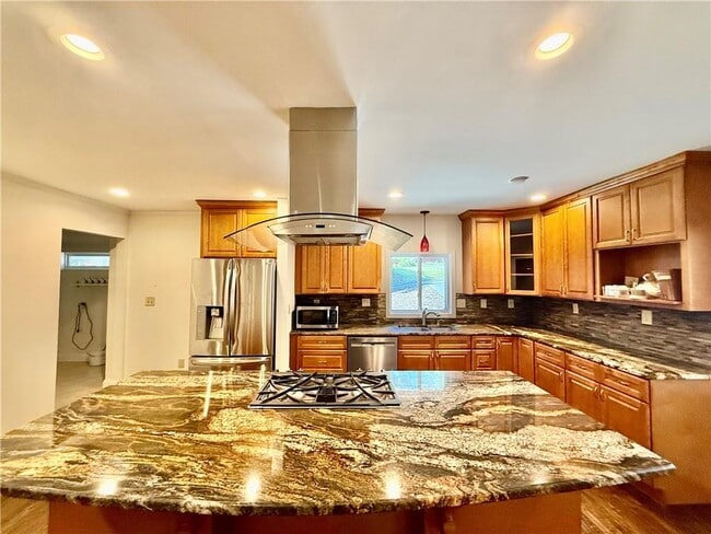 Photo - 213 Lansdowne Ave