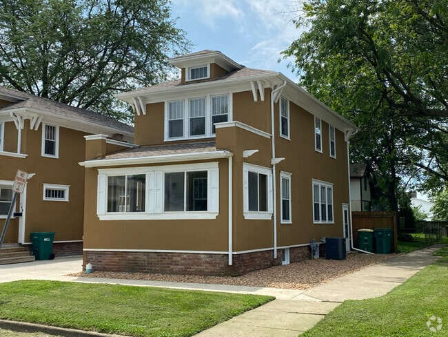 Building Photo - 710 W Montgomery St Rental