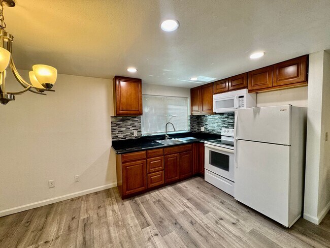 Building Photo - Sturgus Tri-plex Unit 1