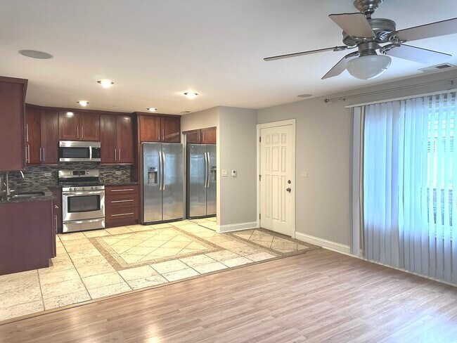 Photo - 1581 Quaker Ln