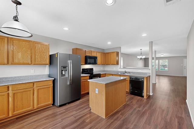 Building Photo - 708 Lark Dr Rental